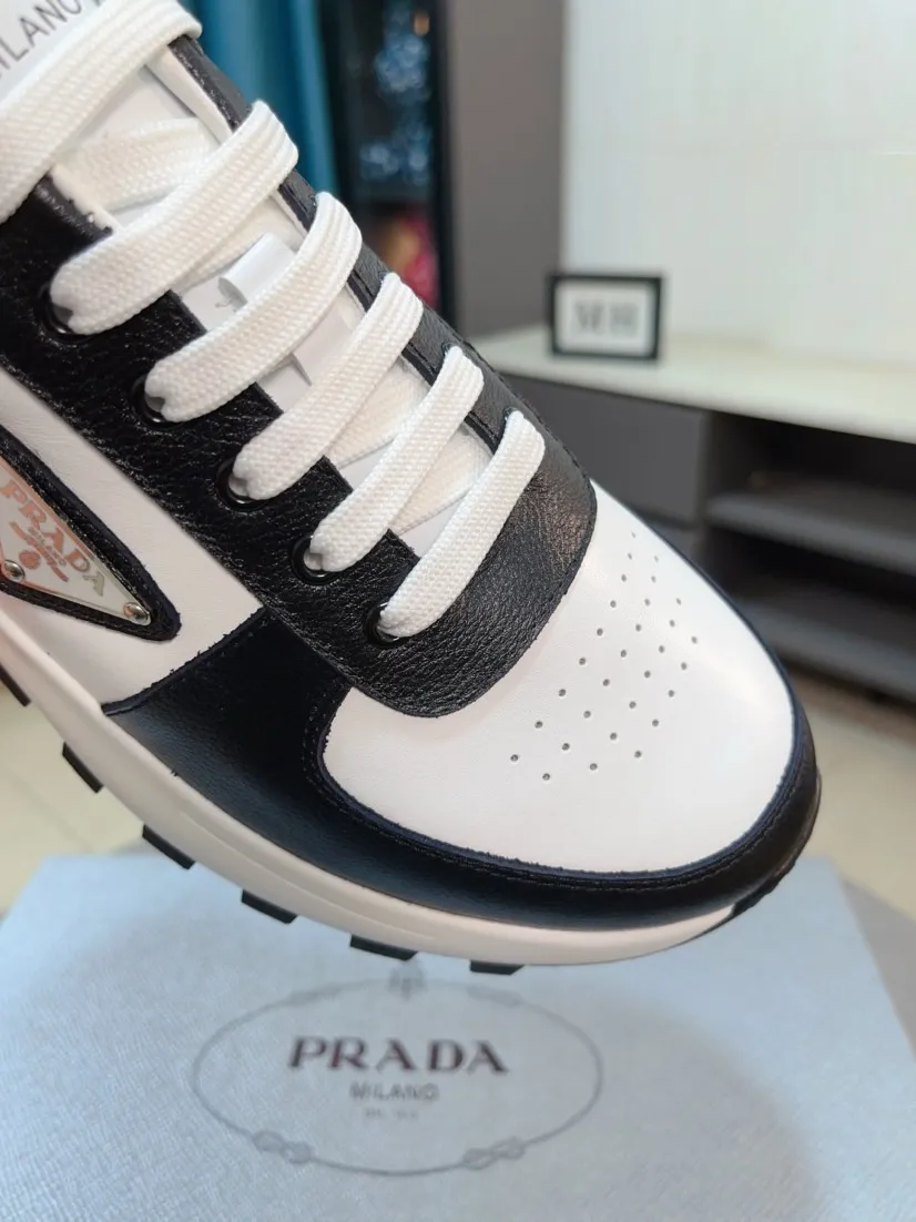 Men's shoes 💰440🌹🌹 [Prada] New men's shoes from the Milan show are released, new models from the official website: 1 production 🔺Original version, continuing the charm inheritance, innovation and tribute ⚫️Young and fashionable you must have 🎗movable feet without odor; imported suede cowhide with wear-resistant rubber soles; suitable for all seasons, fashionable and versatile. Code number:38-44